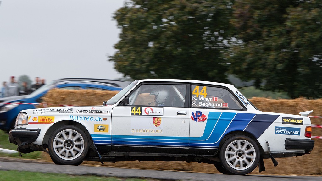 Kurt Mejer og Steen Bøgelund er her fanget i Sydhavsrally 2022, hvor de kørte Danmarksmesterskabet i den historiske klasse National 9 hjem til Horsens
(Foto: Allan Post)